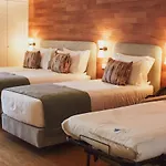 & Otel Cascais